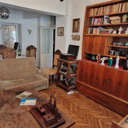 בוקרשט Domum - The Comunist Apartment מראה חיצוני תמונה